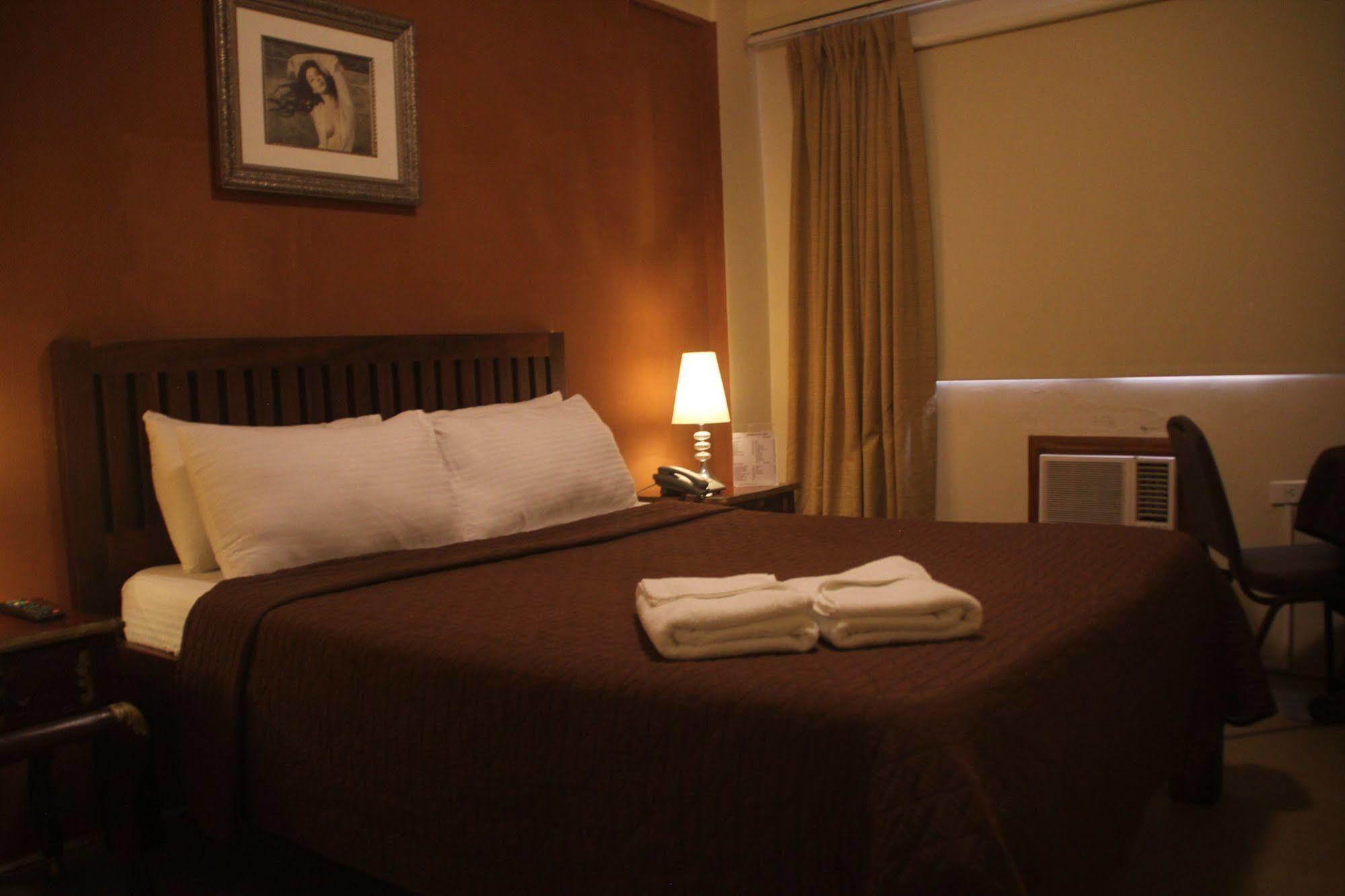 Spring Plaza Hotel Dasmarinas Luaran gambar